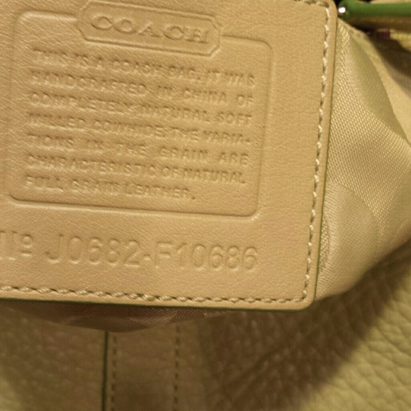Coach Leather Green Shoulder Bag/Wristlet - Picture 6 of 8